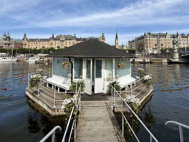 Koppla av med ett bastubad Koppla av med ett bastubad