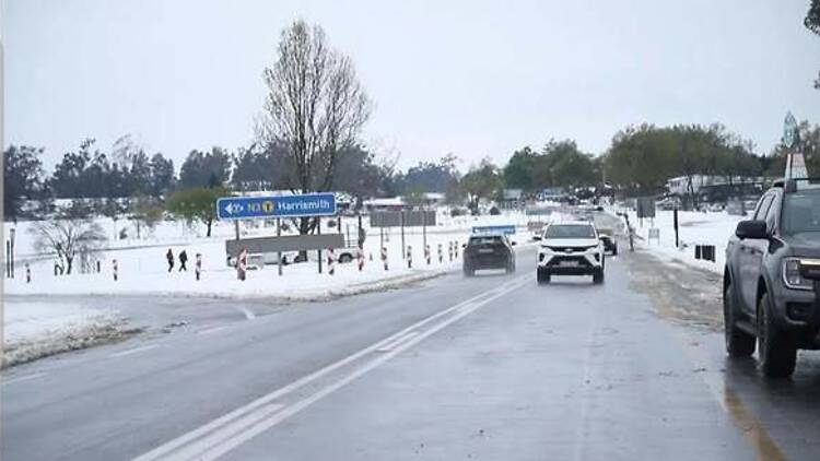 Following the Level 6 severe weather warning, authorities have activated snow-clearing teams, prepared for possible road closures and opened emergency accommodation for flood-affected families. 