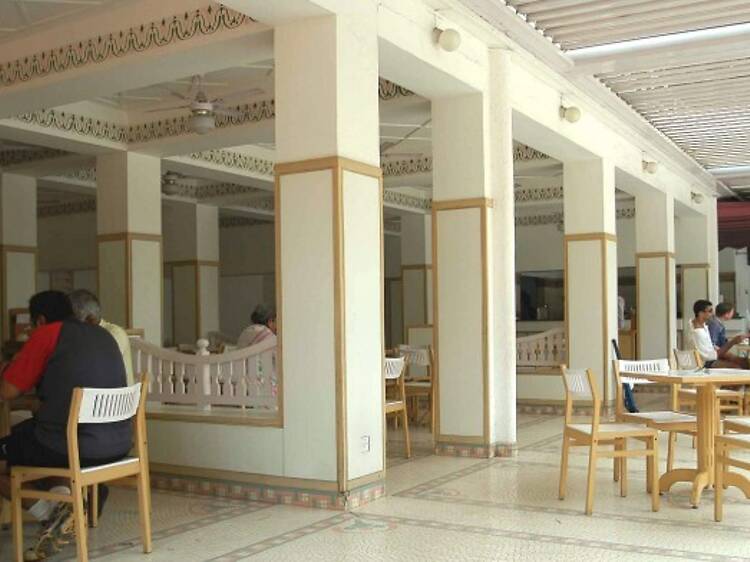Mumbai's elite clubs lose FSSAI licences over food safety violations