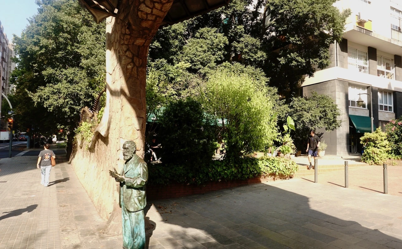 La Porta Miralles &eacute;s una obra menor de Gaud&iacute;, per&ograve; impressiona