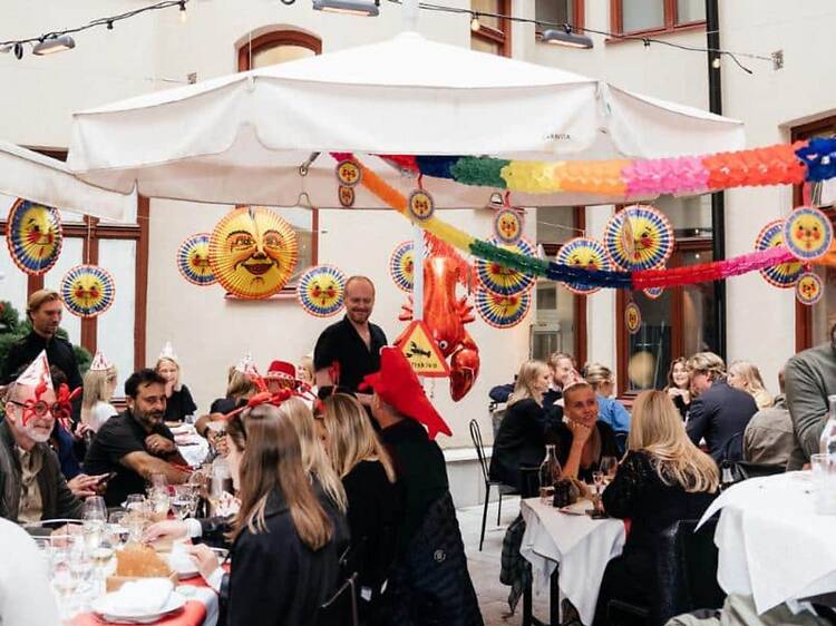 14.8. Kräftskiva-premiär på Sturehof 14.8. Kräftskiva-premiär på Sturehof