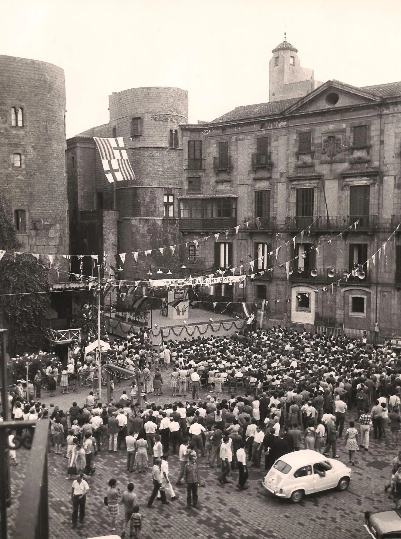 Vista general de les festes de la pla&ccedil;a Nova 
