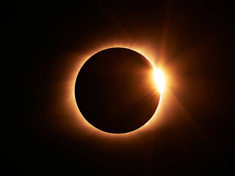 Eclipse solar: onde, quando e como ver um dos fenómenos mais raros em Portugal Eclipse solar: onde, quando e como ver um dos fenómenos mais raros em Portugal