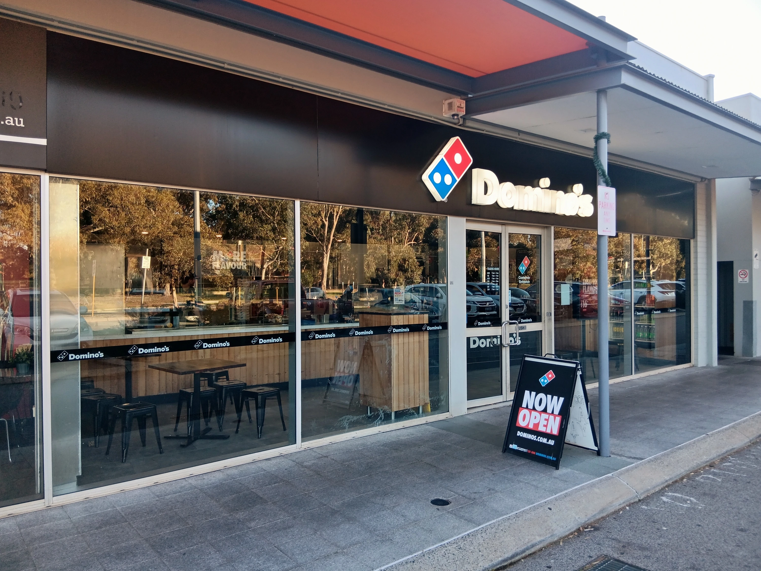 Domino's Pizza Karawara