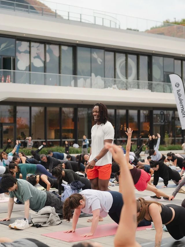 Lululemon free event at Oakridge Park