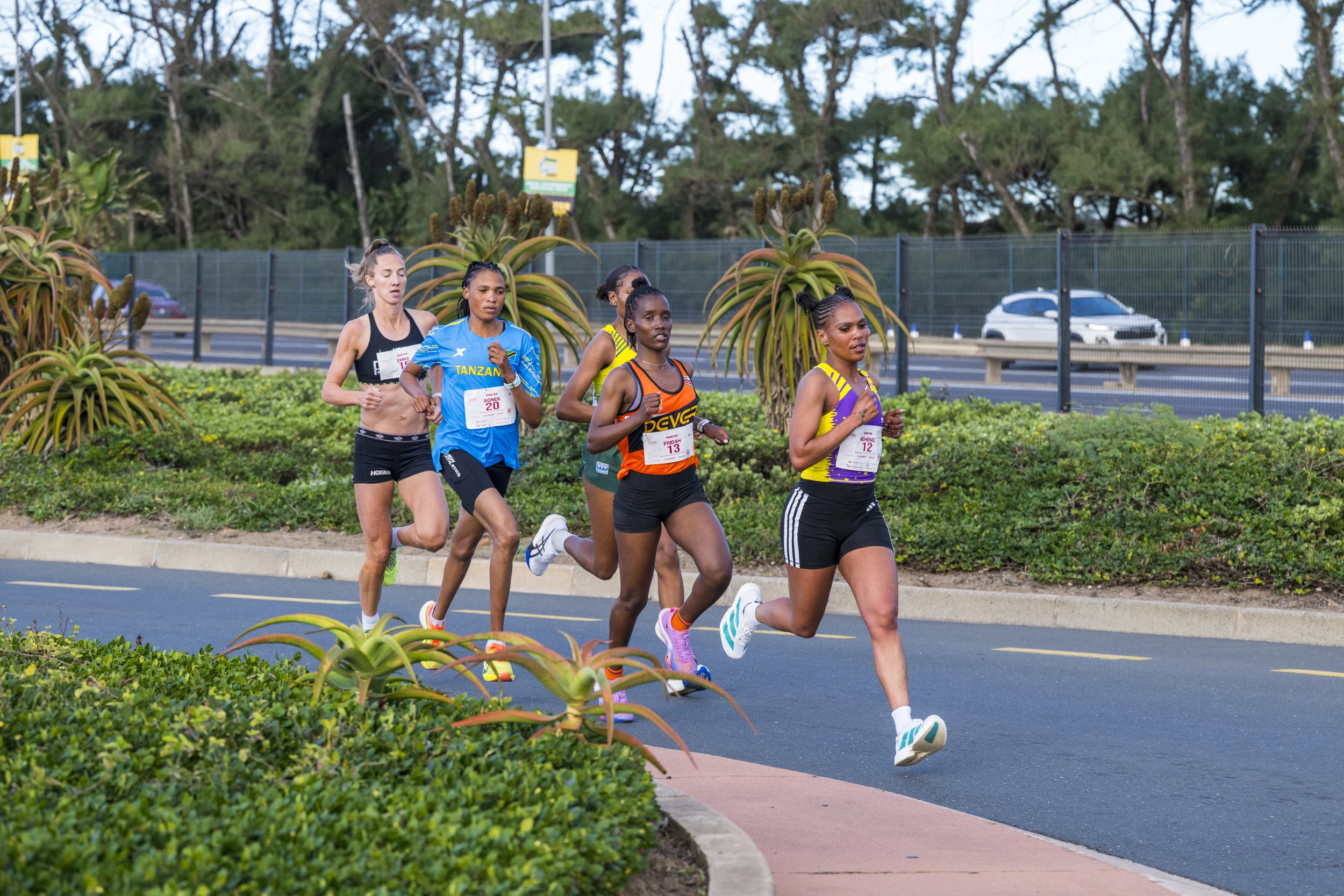  The leading women&rsquo;s elite field in action (from left to right) Emma Pallant-Browne, Agnes Mwaghui, Fridah Ndinda and Neheng Khatala.