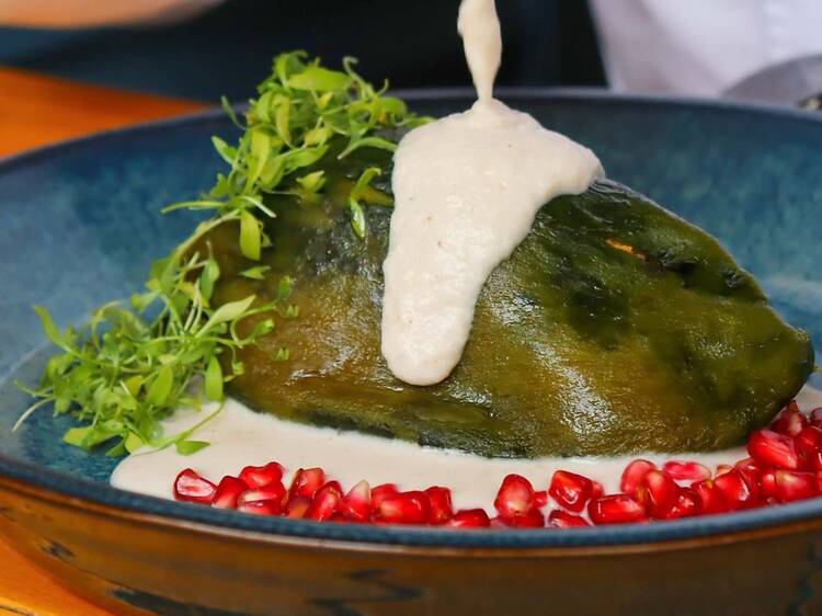 Ennea: su chile en nogada juega con sabores de México y el Mediterráneo