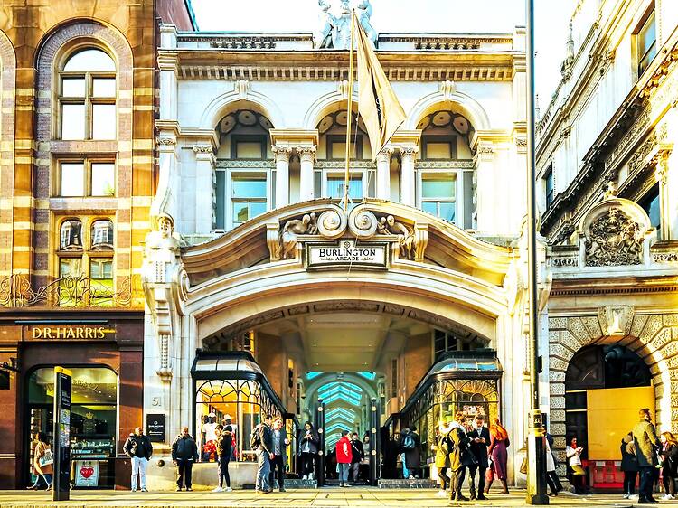 One of London’s most famous commercial art galleries is closing