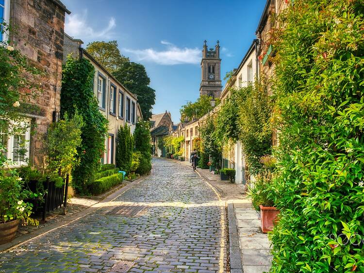 The best Airbnbs in Edinburgh close to Old Town and New Town