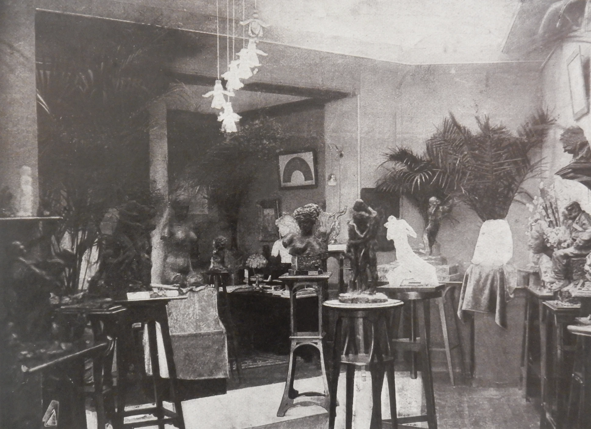 Vue de l&rsquo;exposition Camille Claudel et Bernard Hoetger &agrave; la galerie Eug&egrave;ne Blot, en d&eacute;cembre 1905 &copy; biblioth&egrave;que Marguerite Durand