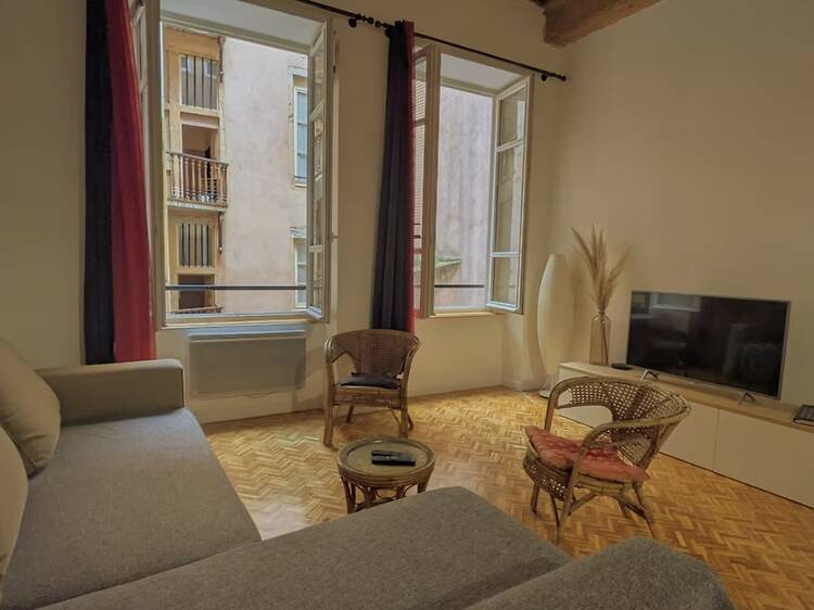 Romantic renaissance Airbnb in Vieux Lyon Old Town Romantic renaissance Airbnb in Vieux Lyon Old Town