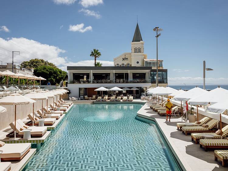 Estoril Riviera: an oasis of tranquility right next to Tamariz beach