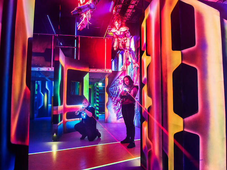Experience VR adventure and challenge your friends to interactive games Experience VR adventure and challenge your friends to interactive games