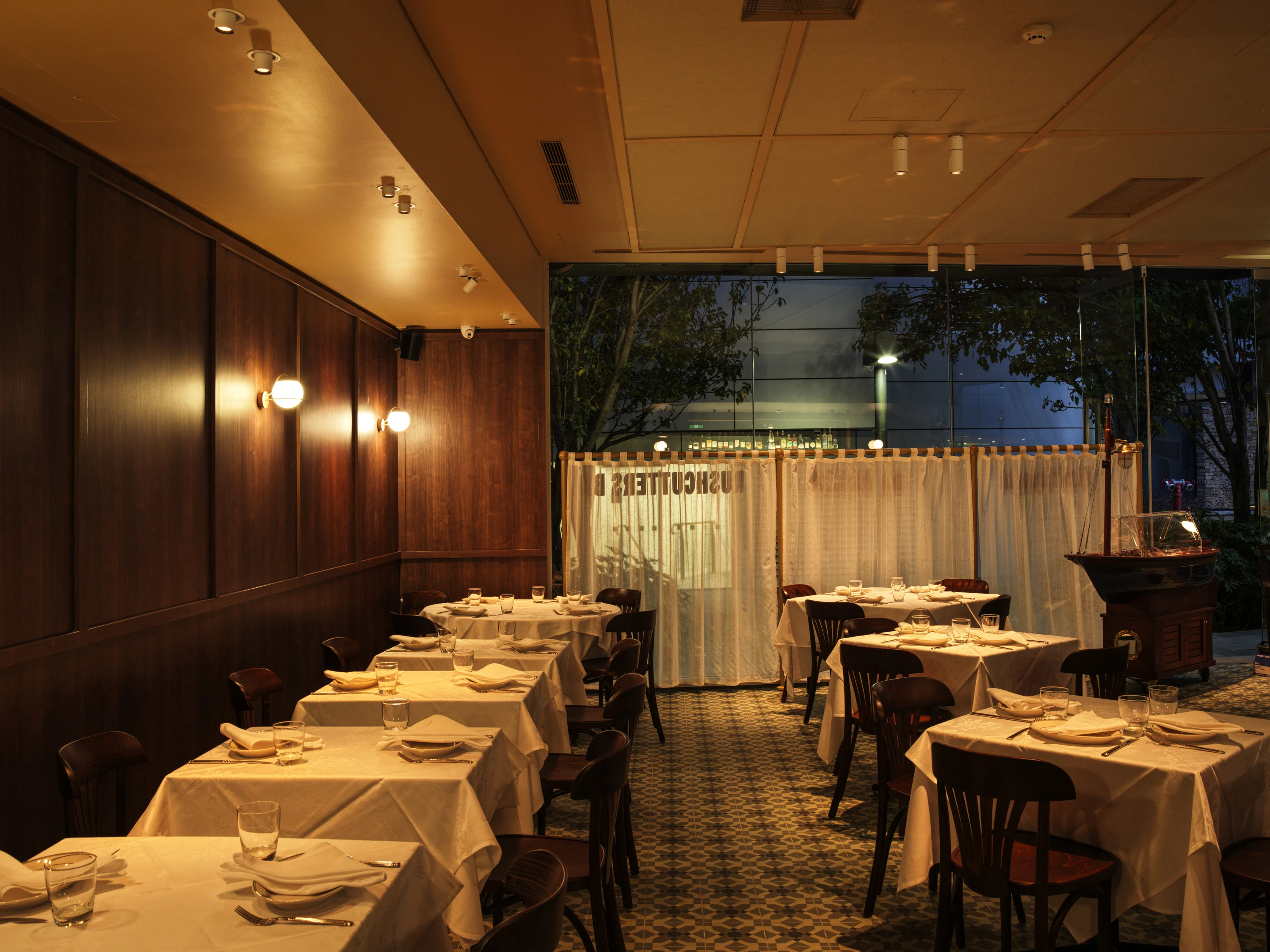 Inside Trattoria Da Orazio