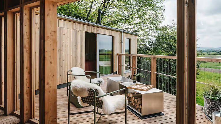 Romantic treehouse with firepit and outdoor bath in Elmore Romantic treehouse with firepit and outdoor bath in Elmore