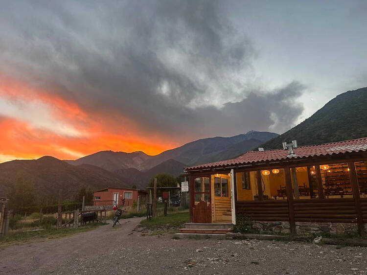 Áspero Cocina en Altura: Cocina de montaña con el fuego como lenguaje Áspero Cocina en Altura: Cocina de montaña con el fuego como lenguaje