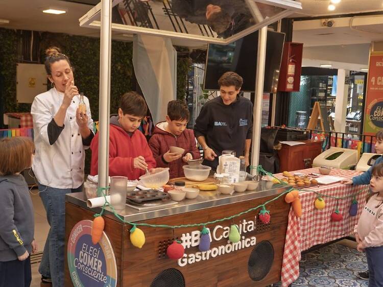 Experiencia gastronómica en el Mercat Villa Crespo Experiencia gastronómica en el Mercat Villa Crespo