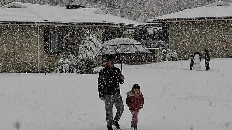 Families holidaying in the KZN mountain region have awoken to snow fall. Families holidaying in the KZN mountain region have awoken to snow fall.