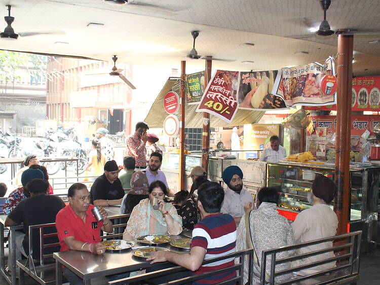 Amritsar's food comes with Amritsar's devotion Shri Krishna Mishthan Bhandar | Amritsar's food comes with Amritsar's devotion