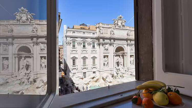Trevi Fountain Airbnb with direct views over Trevi Square Trevi Fountain Airbnb with direct views over Trevi Square