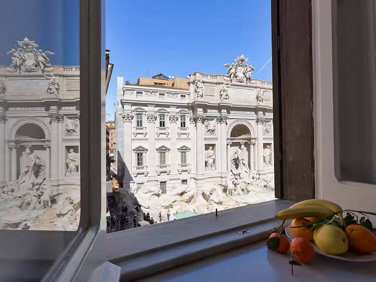 Trevi Fountain Airbnb with direct views over Trevi Square Trevi Fountain Airbnb with direct views over Trevi Square