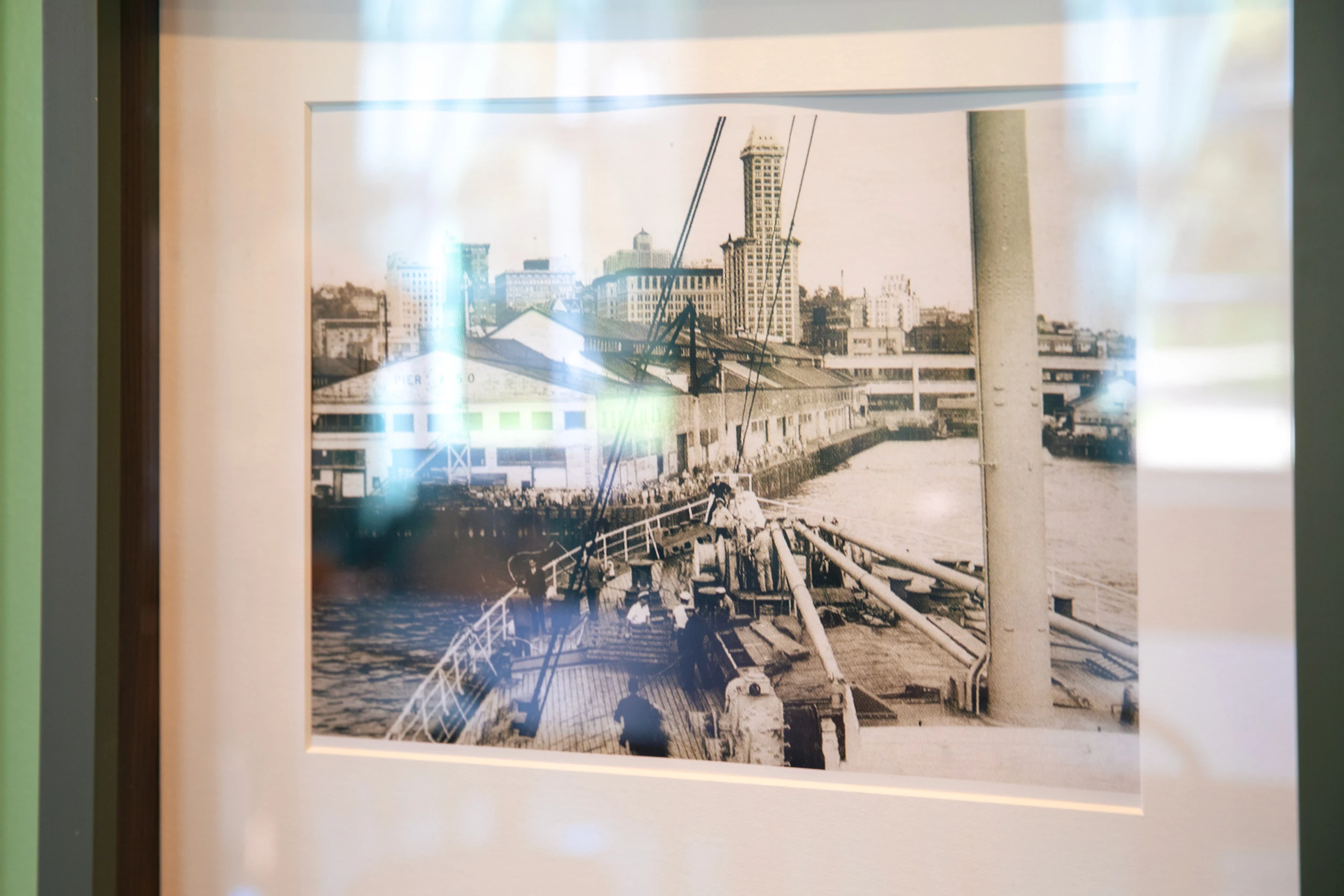 Starbucks just opened a new waterfront caf&eacute; in this retro heritage building in Yokohama