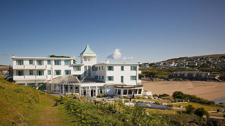 Burgh Island hotel with a view of the island in the background