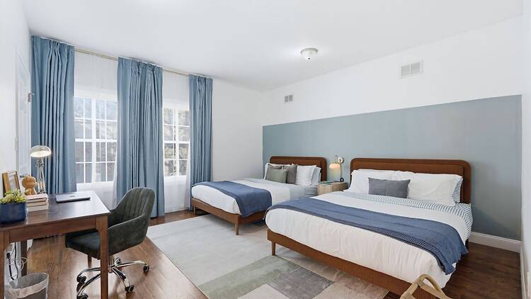 Huge Airbnb in Journal Square for group stays Huge Airbnb in Journal Square for group stays