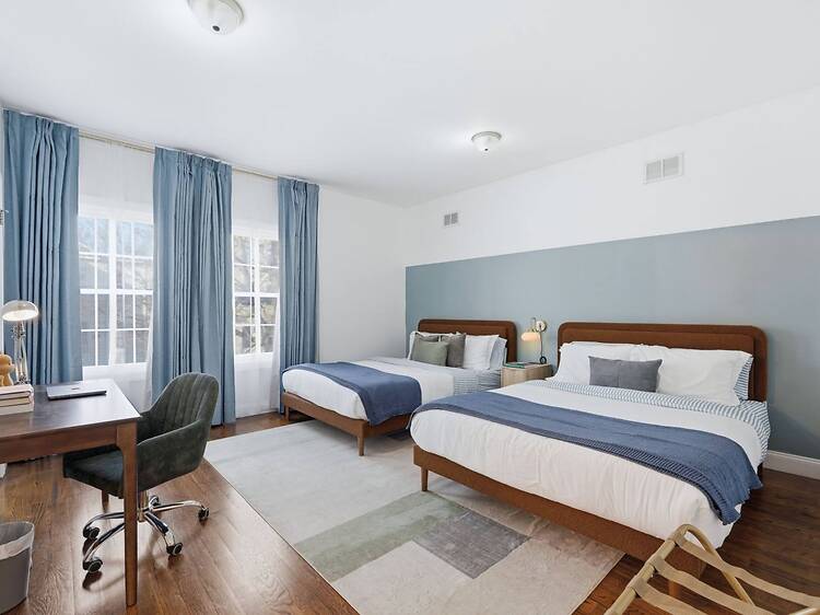 Huge Airbnb in Journal Square for group stays Huge Airbnb in Journal Square for group stays