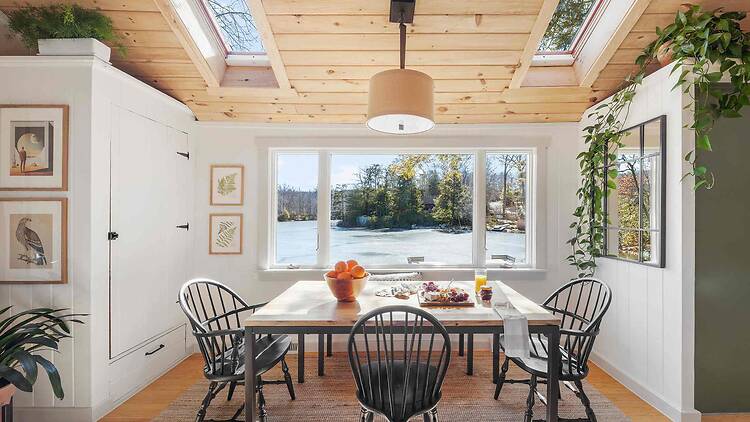 Luxurious dog-friendly Airbnb with a fire pit in Vernon Township Luxurious dog-friendly Airbnb with a fire pit in Vernon Township