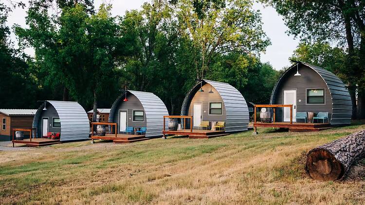 Romantic cabin glamping with hot tub and pool in Ahwahnee Romantic cabin glamping with hot tub and pool in Ahwahnee