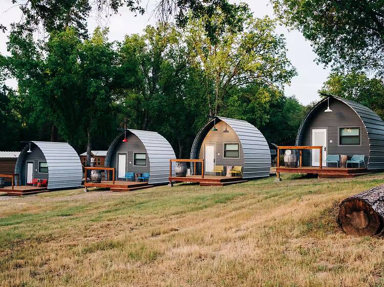 Romantic cabin glamping with hot tub and pool in Ahwahnee Romantic cabin glamping with hot tub and pool in Ahwahnee