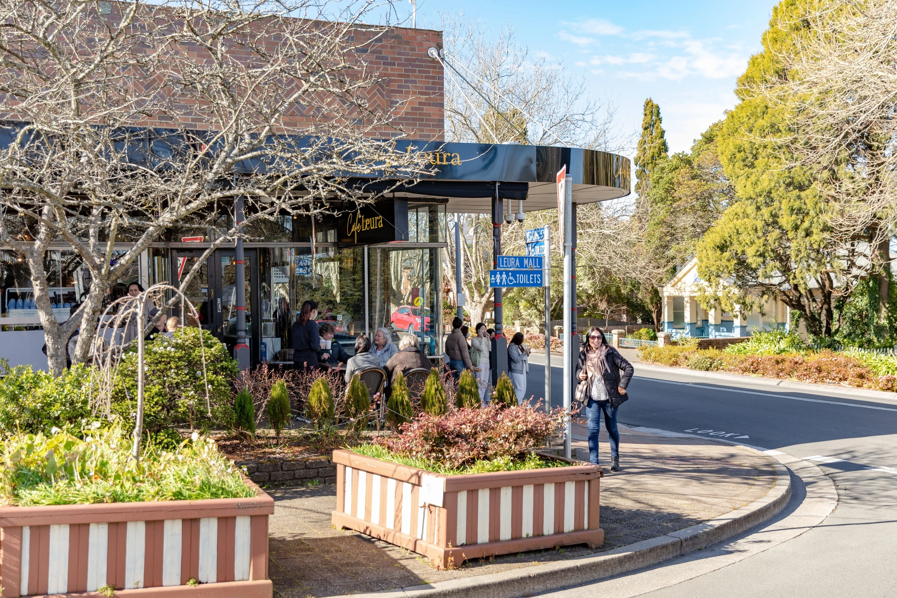 FJ Tours, Leura
