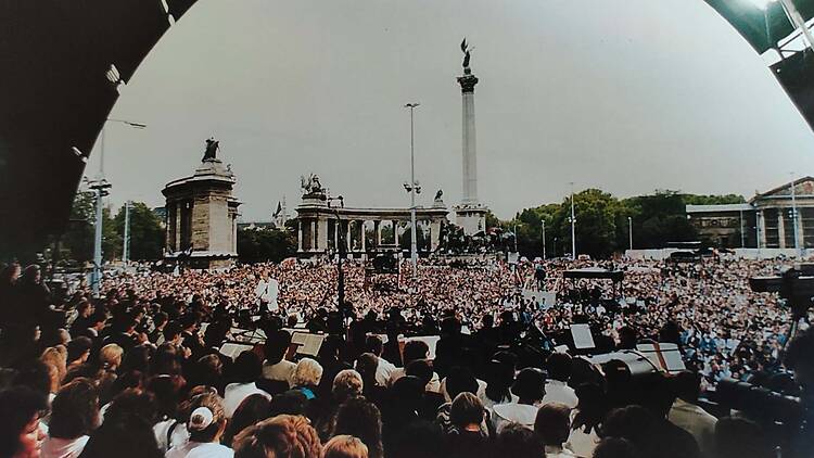 BFZ Budapesti Fesztiválzenekar 1993-as koncertje a Hősök terén