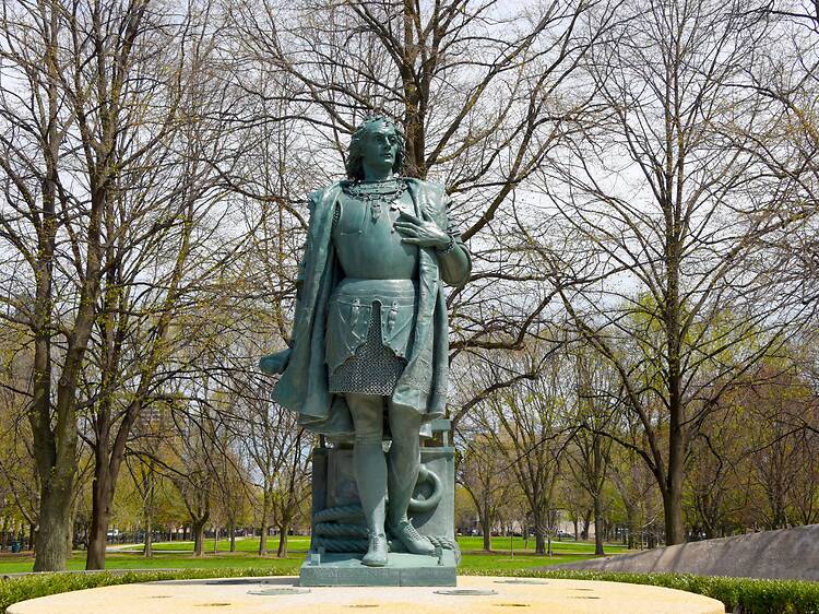 A controversial statue could make a return as part of a new museum opening this fall
