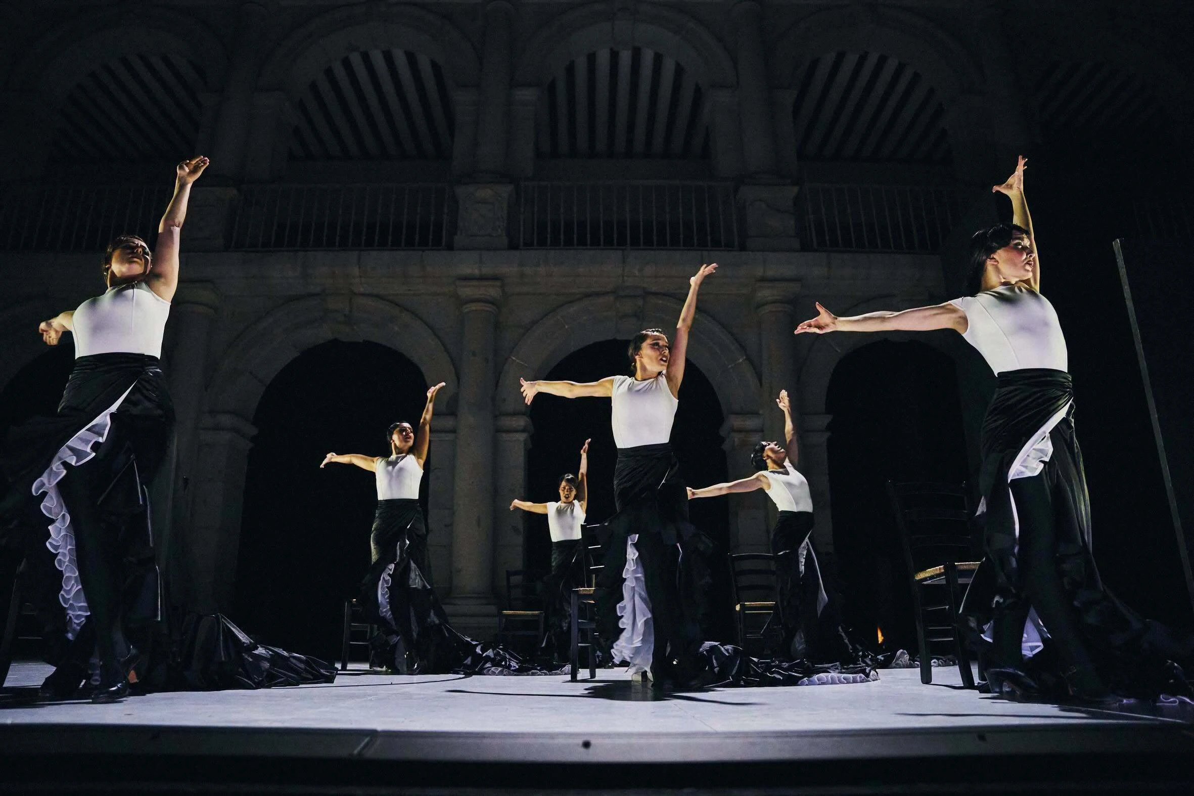Bailarinas del Ballet Espa&ntilde;ol de la Comunidad de Madrid en una escena de 'Nascencia'
