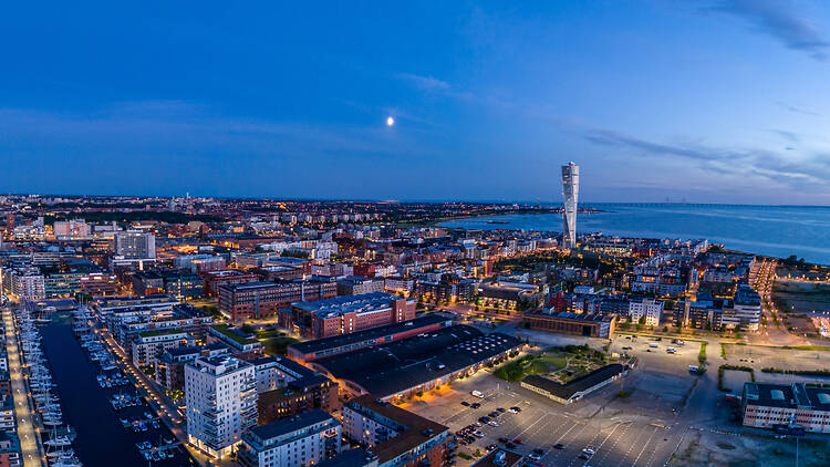 Visit Västra Hamnen – from industry to a vibrant sustainable district Visit Västra Hamnen – from industry to a vibrant sustainable district