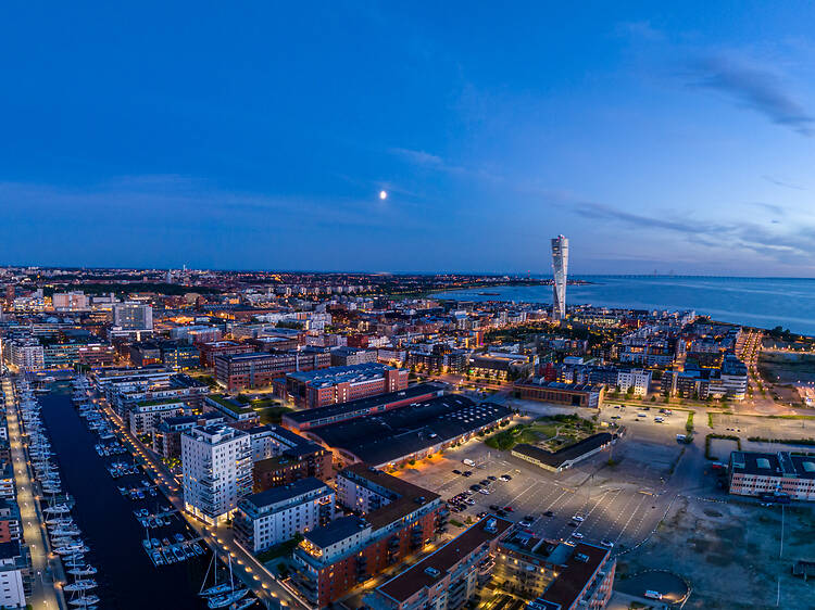 Visit Västra Hamnen – from industry to a vibrant sustainable district Visit Västra Hamnen – from industry to a vibrant sustainable district