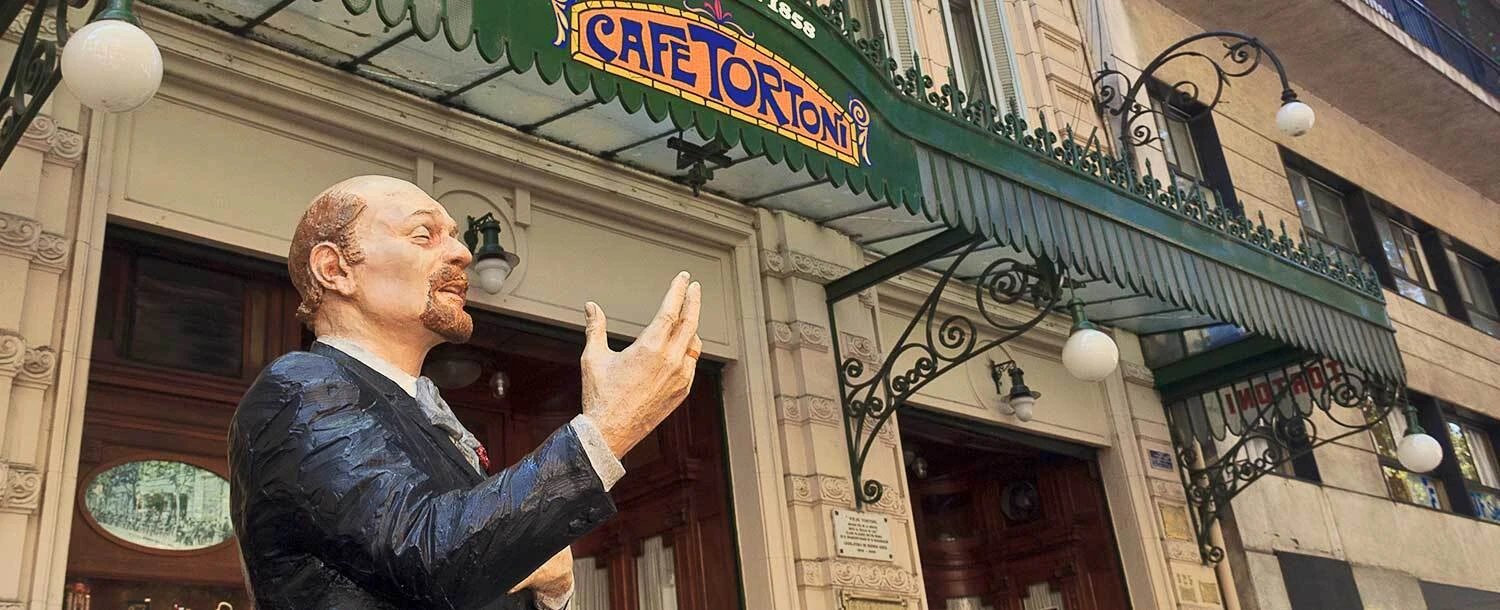 caf&eacute;-tortoni