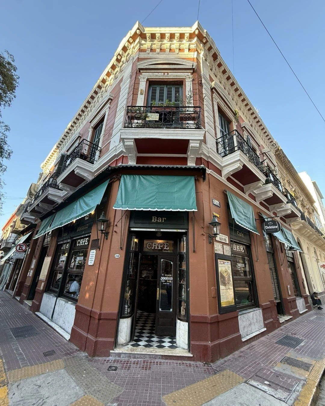 plaza-dorrego-bar