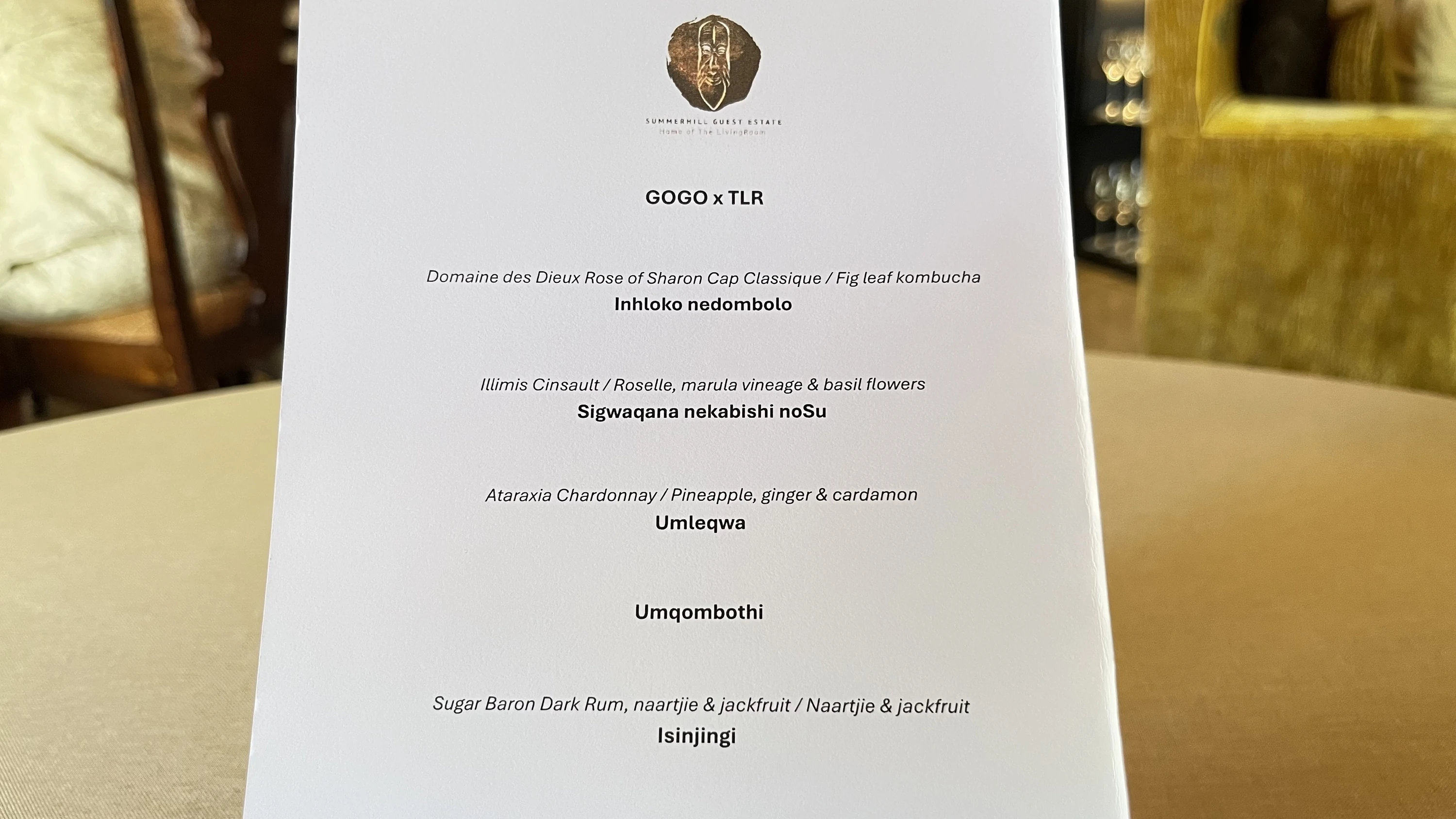 Las antiguas recetas zulúes de Gogo Thandi Mchunu inspiraron este menú MATRIARCAS de cinco platos en The LivingRoom, que incluye a Inhloko, Isigwaqane, Usu, Umleqwa, Imfino e Isijingi.