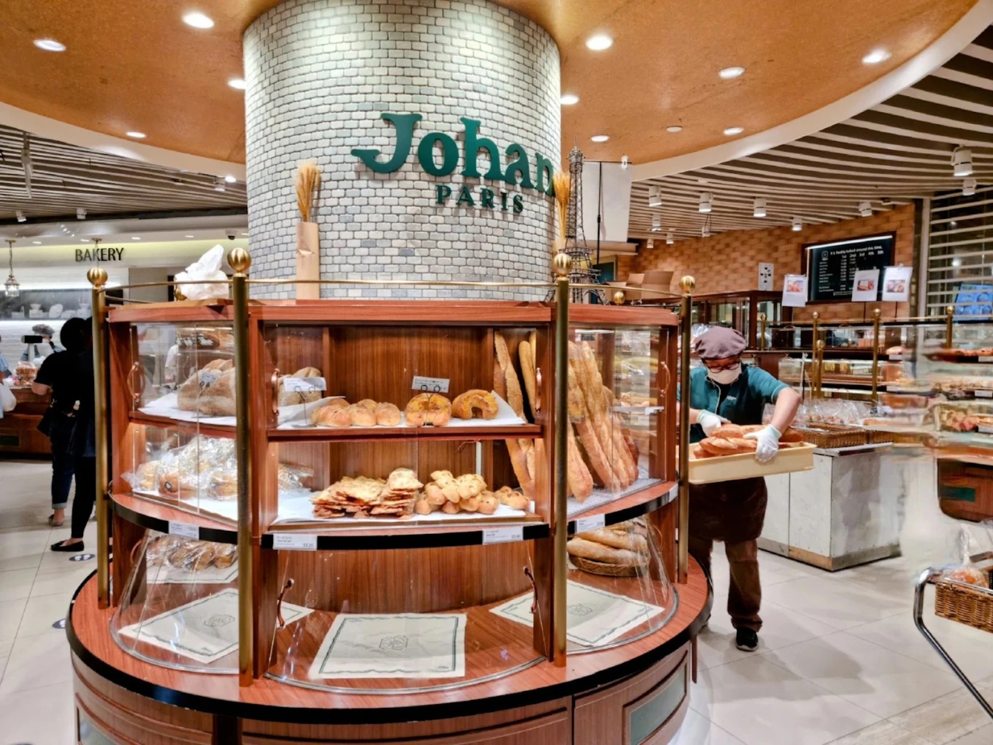 Johan Paris Isetan