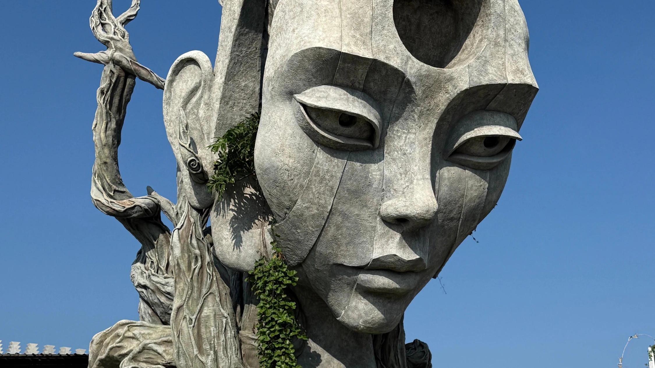 Lumeira Bali SpOne of the Earth Sentinels by South African artist Daniel Poppera