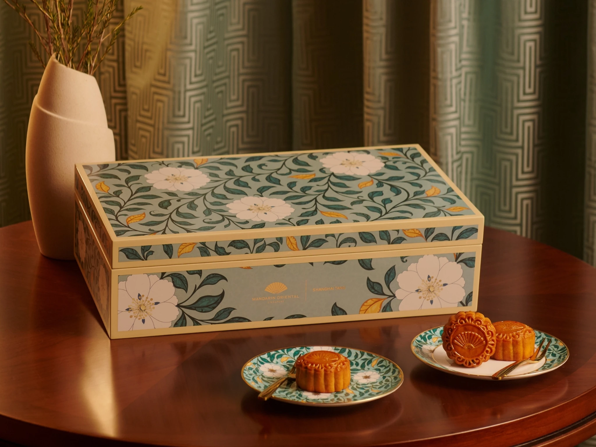 Mandarin Oriental Moonlit Elegance 2026 mooncakes