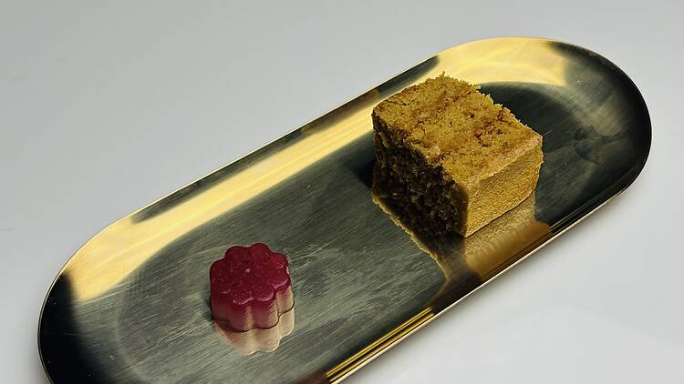 Rose Vinegar Toddy Gummy & Sunnundulu Cake