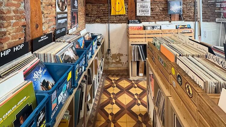 Recycled Music Center & Friperie Vintage