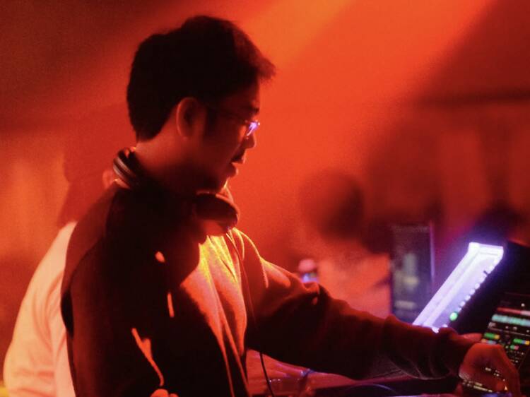 Rave your night away with Tekno.CNX at Warm Up until 3am Rave your night away with Tekno.CNX at Warm Up until 3am