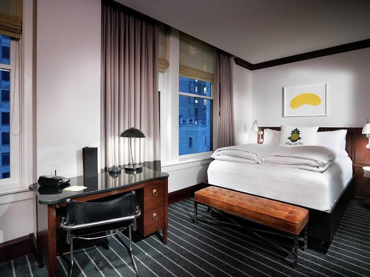 Best for a central budget option: Staypineapple Chicago