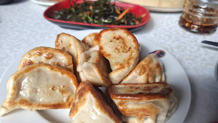 Pan-fried dumplings at Hesheng