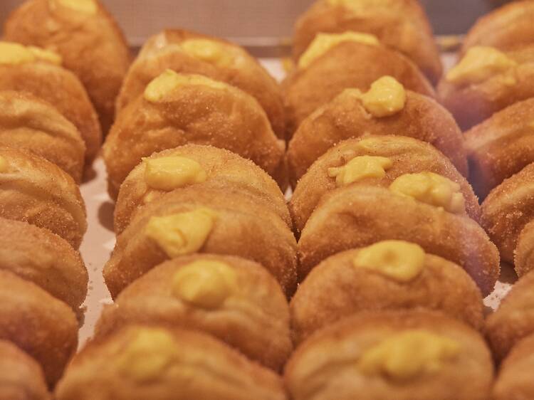 Com ou sem creme? O novo paraíso das bolas de Berlim abriu no centro do Porto Com ou sem creme? O novo paraíso das bolas de Berlim abriu no centro do Porto